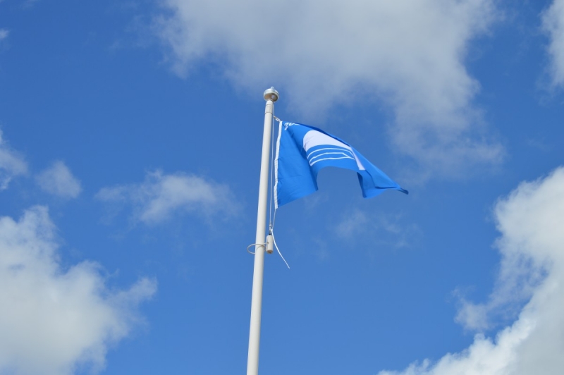 Limbažu Lielezera peldvietai piešķirts Zilais karogs